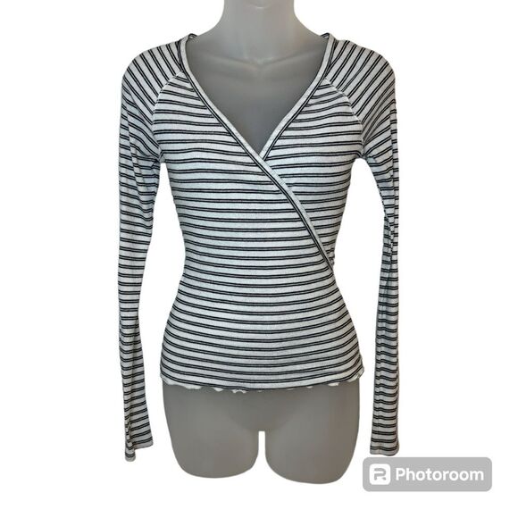 Hollister White Striped Wrap Long Sleeve Top Size Small - Picture 1 of 7